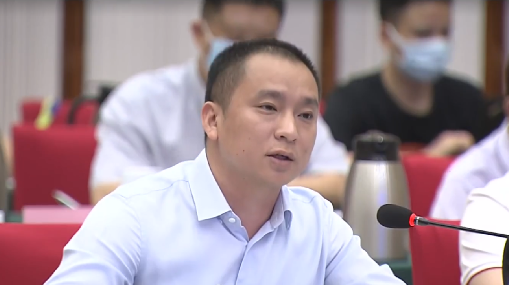 萬鑫精工董事長(zhǎng)周清泉發(fā)言 萬鑫精工董事長(zhǎng)周清泉發(fā)言